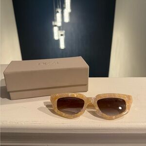 DEZI ‘On Read’ Sunglasses